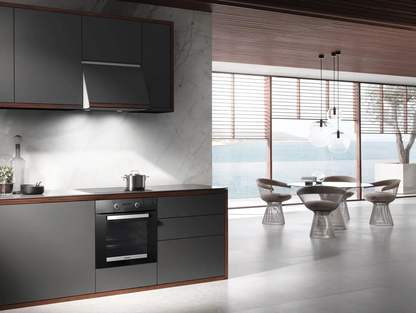 Piekarnik elektryczny Miele Active H 2467 BP Termoobieg AirFry Zdalne sterowanie Czarno-srebrny