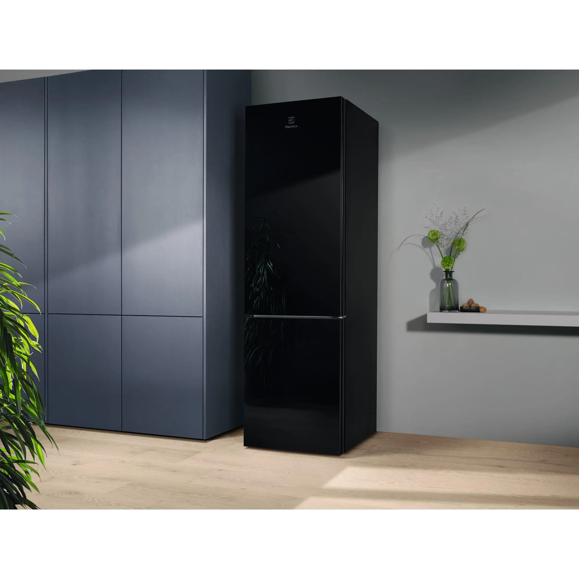 Lodówka Electrolux 800 LNT7ME36K2 Inteligentny No Frost 201cm Szuflada z kontrolą wilgotności Czarny