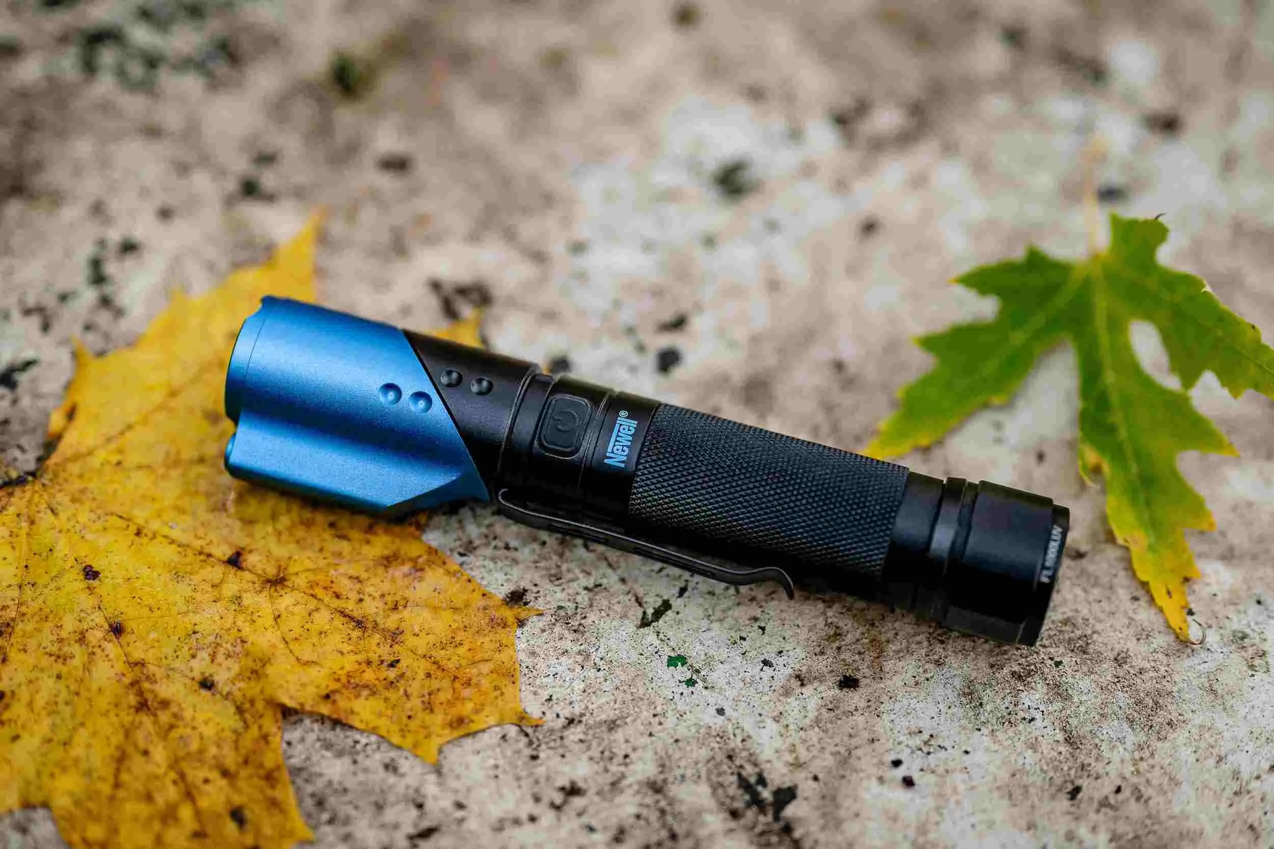 Latarka Newell FL1000LUV USB-C z UV i laserem