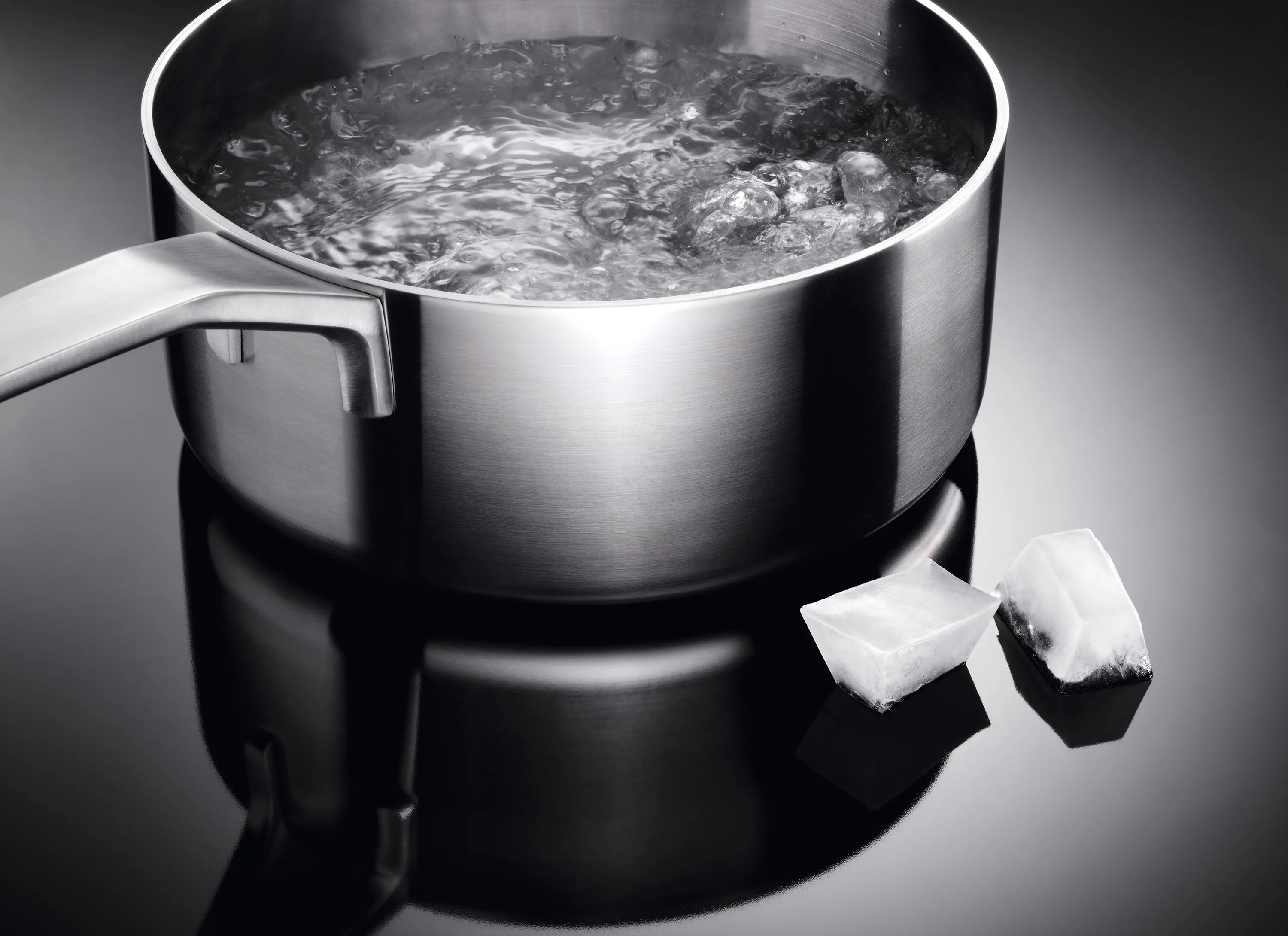 Kuchnia elektryczna AEG-Electrolux 6000 CIB6643BBM Piekarnik z funkcją pary Termoobieg AirFry