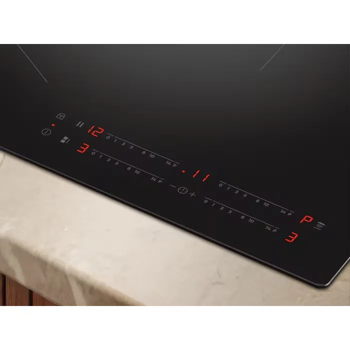 фото Индукционная варочная поверхность Electrolux CIV63449CT 2