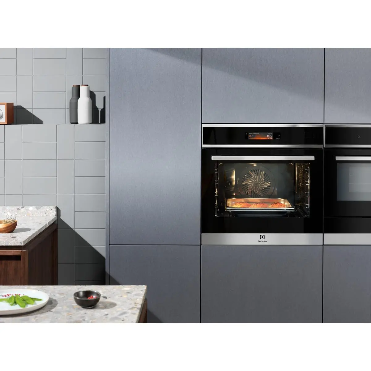 Piekarnik elektryczny parowy Electrolux 900 SteamPro EOA9S31CX Termoobieg Termosonda Zdalne sterowanie Czarno-stalowy