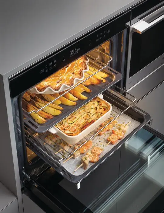 Piekarnik elektryczny Whirlpool W9 OM2 4S1 P BSS Termoobieg Zdalne sterowanie Czarny