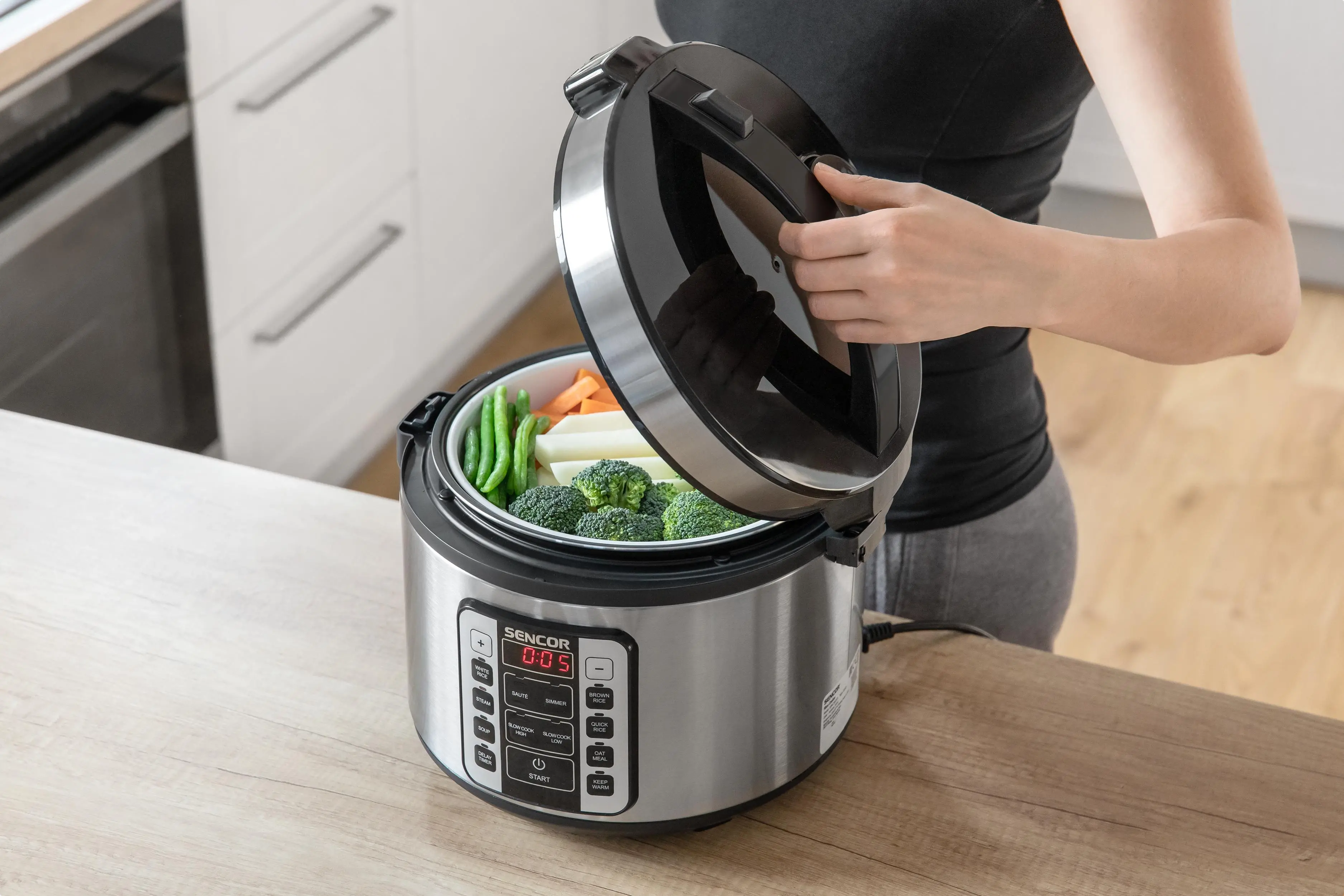 Ryżowar Sencor SRM 3151BK Regulacja temperatury 700W 1,5l