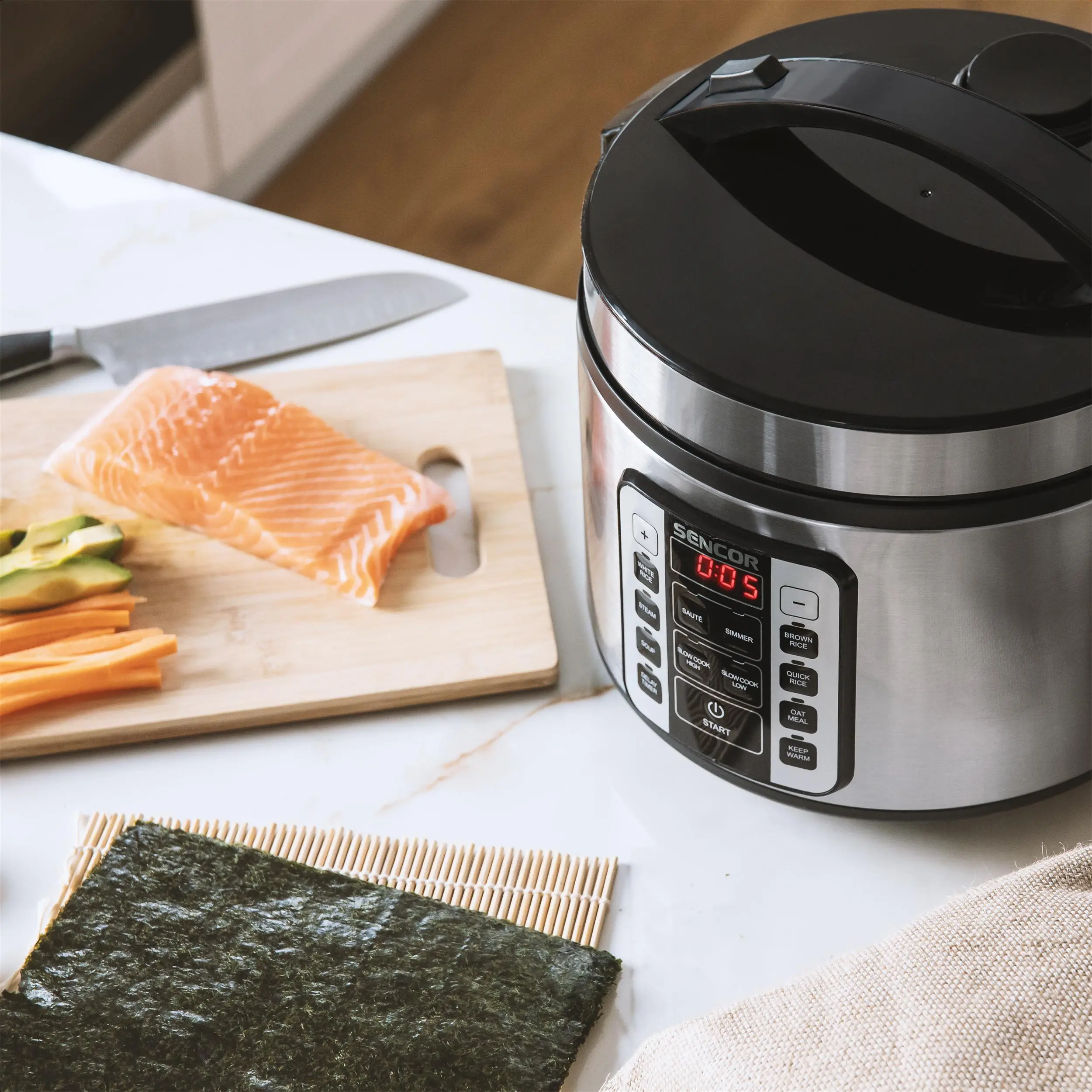 Ryżowar Sencor SRM 3151BK Regulacja temperatury 700W 1,5l
