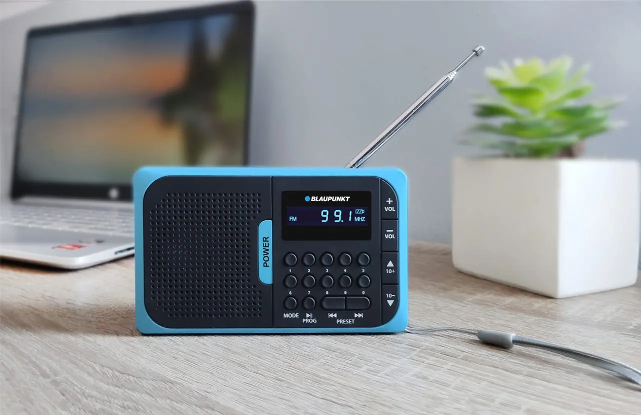 Radioodbiornik Blaupunkt PR5BL Radio FM Czarno-niebieski