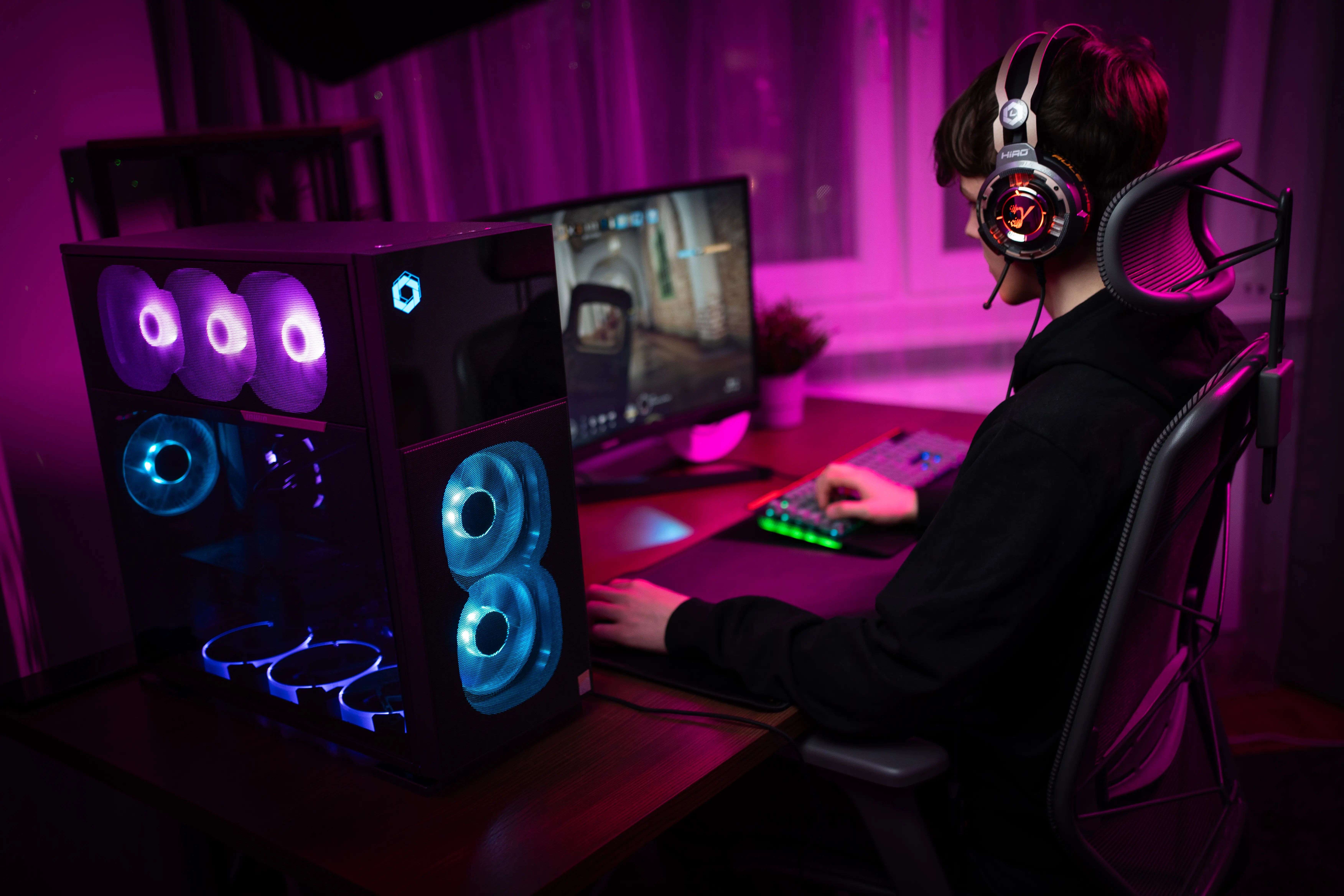 Komputer gamingowy HIRO Wingman 515 ZKG-I7B760-EU01H i7-14700F 32GB RAM 1TB Dysk SSD RTX4060 Win11