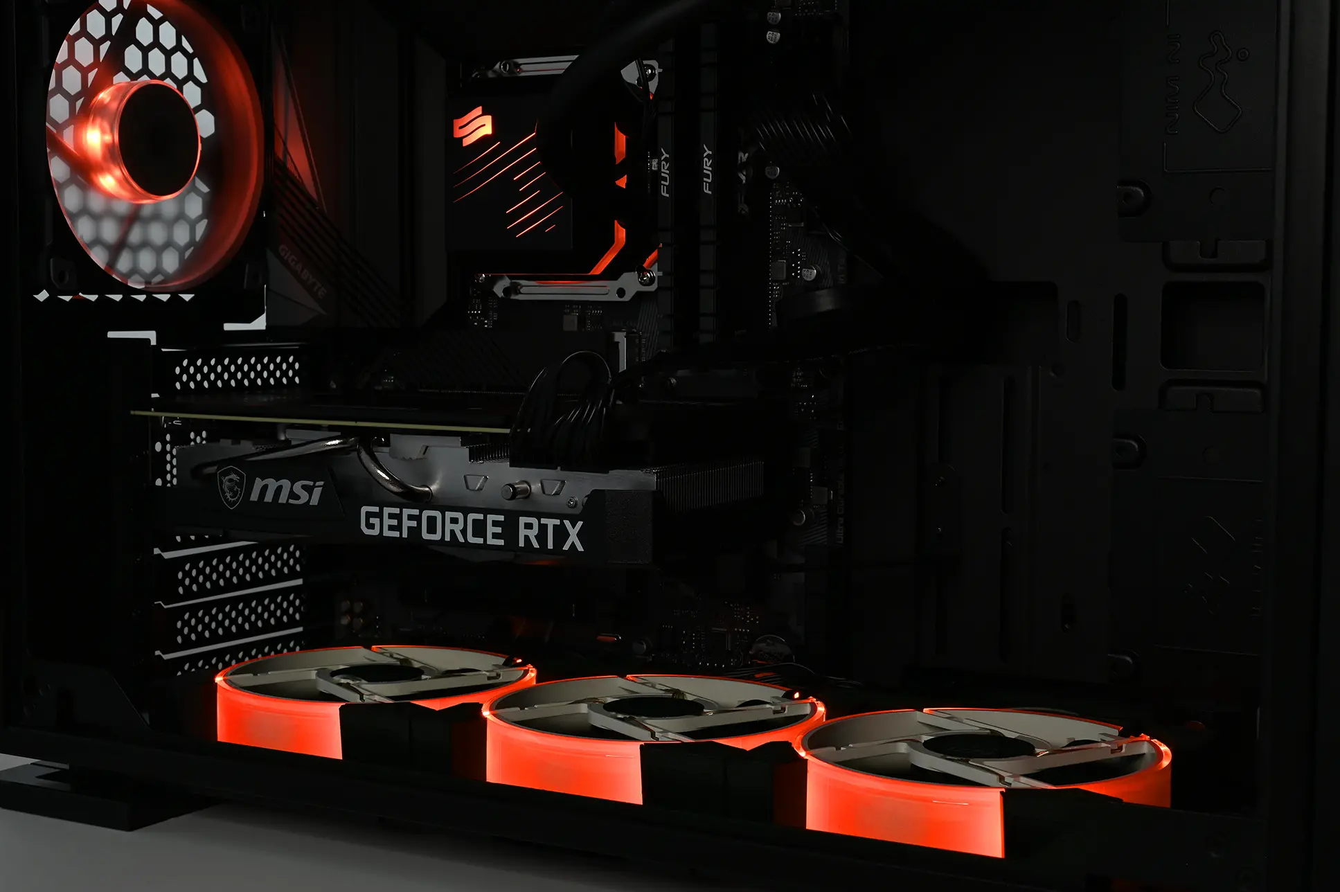 Komputer gamingowy HIRO Wingman 515 ZKG-I7B760-EU01H i7-14700F 32GB RAM 1TB Dysk SSD RTX4060 Win11