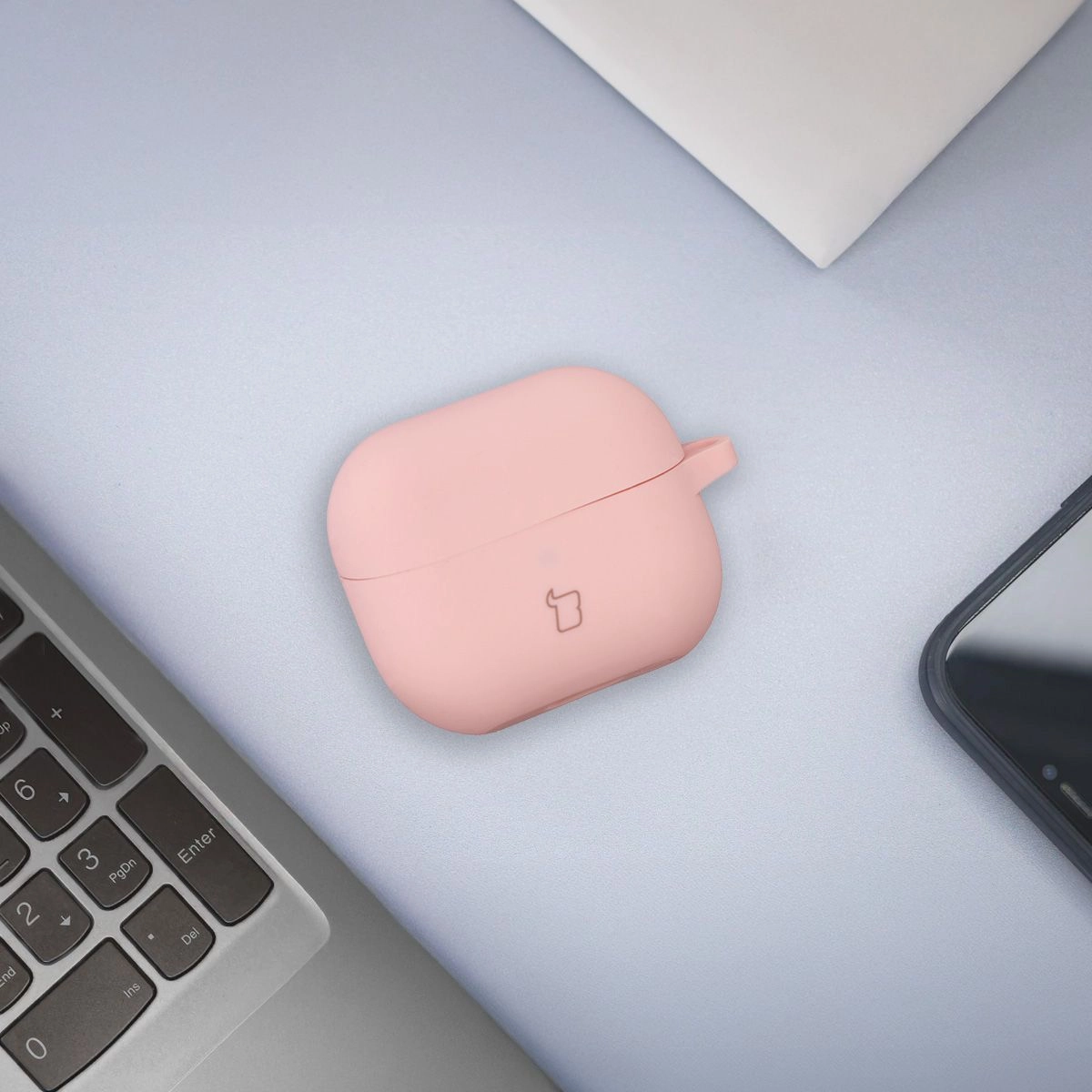 Etui na słuchawki Bizon Silikonowe z karabińczykiem do Samsung Galaxy Buds 3/3 Pro Jasnoróżowy