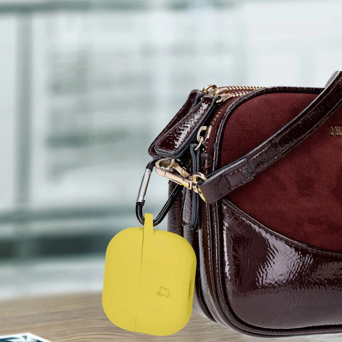 Etui na słuchawki Bizon Silikonowe z karabińczykiem do Samsung Galaxy Buds 3/3 Pro Żółty