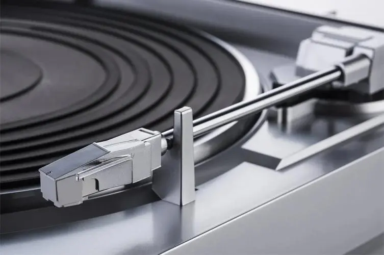 Gramofon Denon DP-29F Automatyczny Napęd paskowy Przedwzmacniacz Srebrny