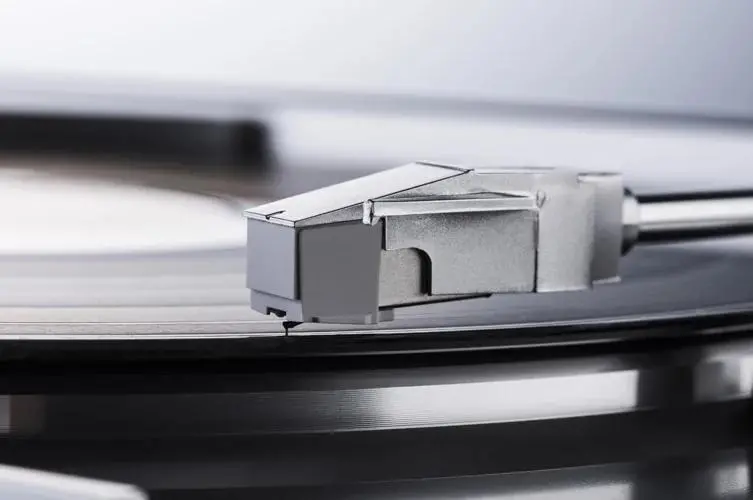 Gramofon Denon DP-29F Automatyczny Napęd paskowy Przedwzmacniacz Srebrny