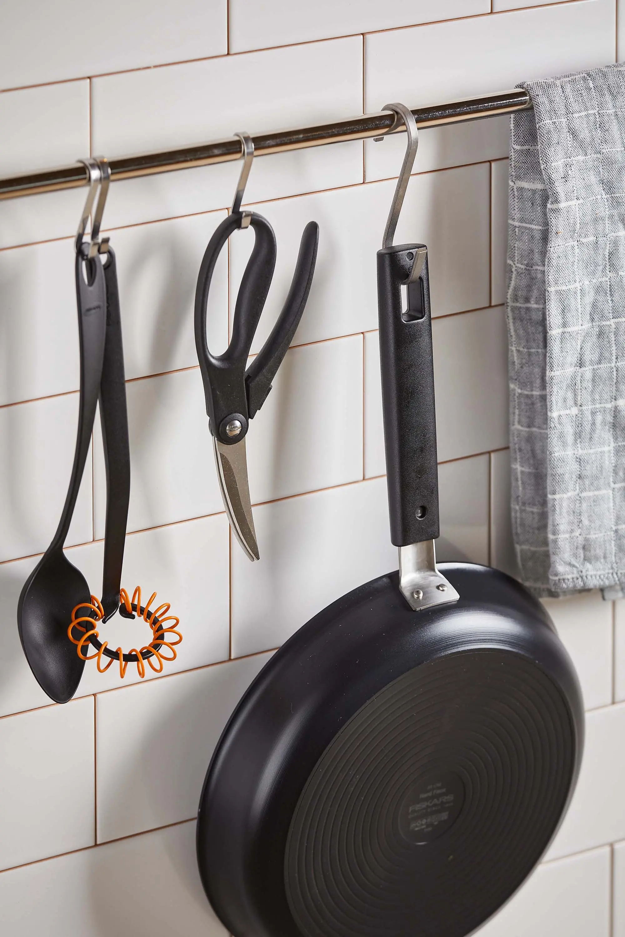Patelnia Fiskars Hard Face 1052223 Indukcja Hardtec Superior+ 26cm