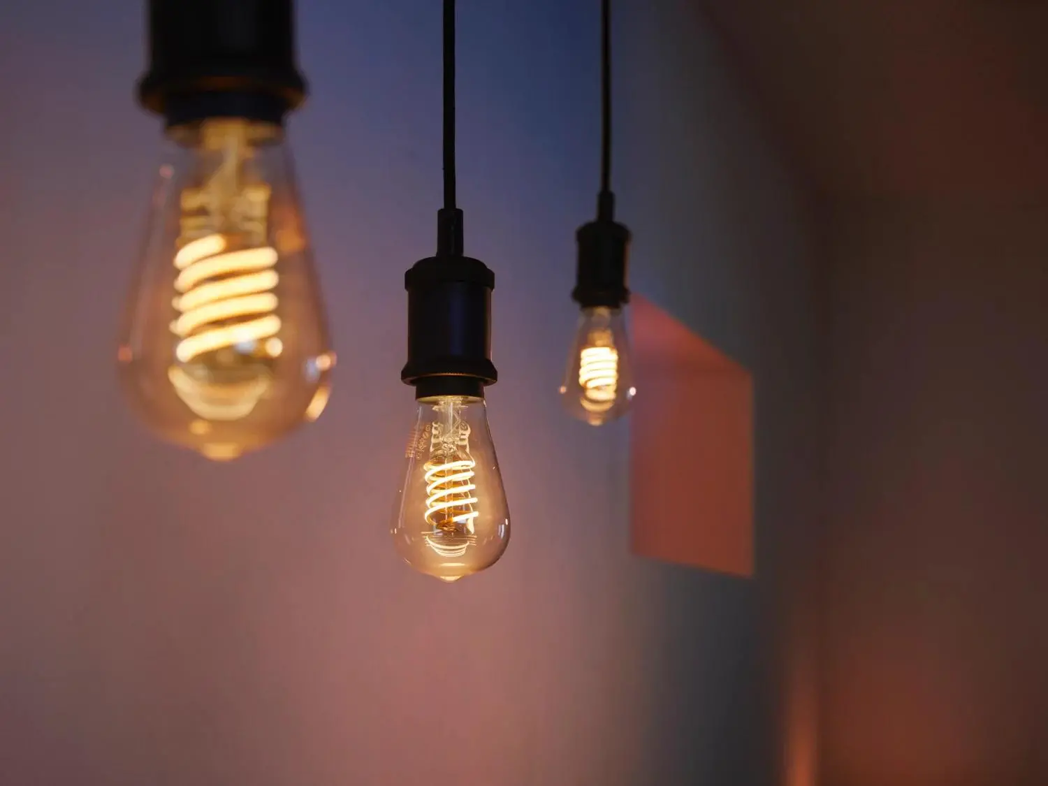 Żarówka LED Philips Hue White Filament ST64 E27 Edison 1 szt.