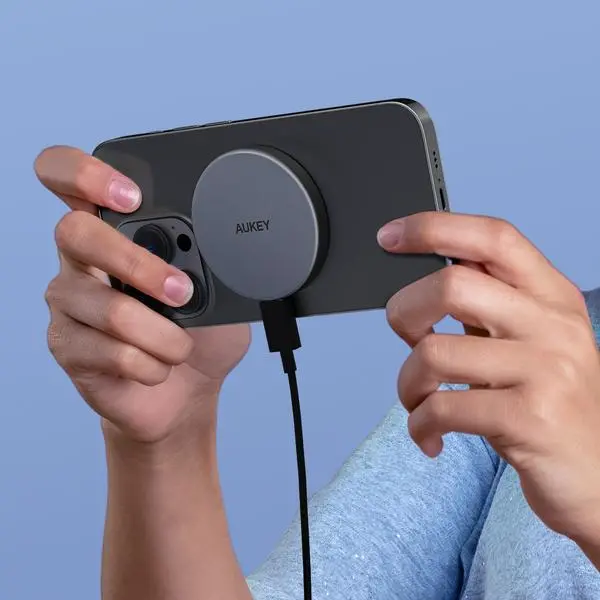 Ładowarka indukcyjna Aukey Magnetic Qi 2.0 15W