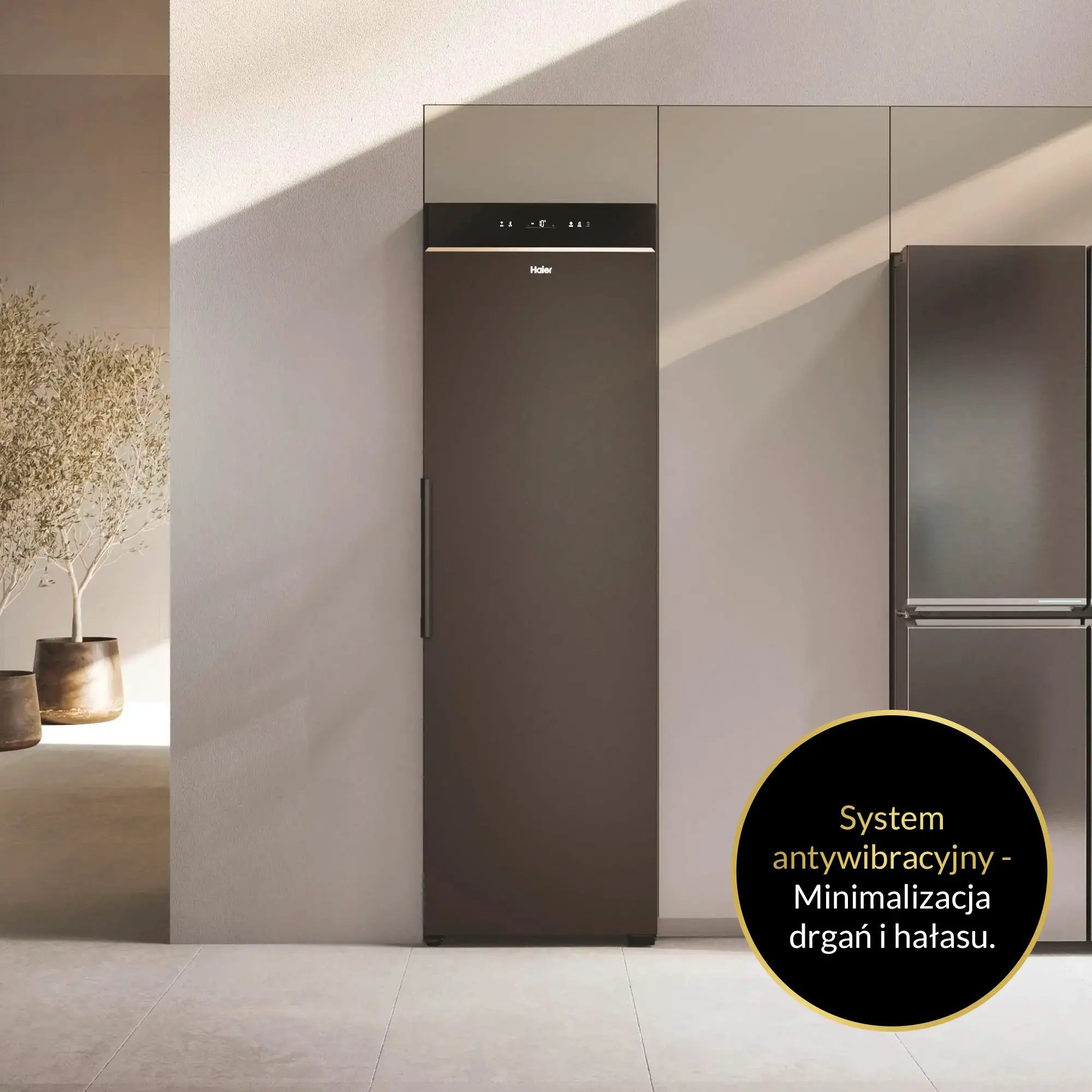 Chłodziarka do wina Haier Wine Bank Series 7 HWS247FDU1 247 miejsc na butelki