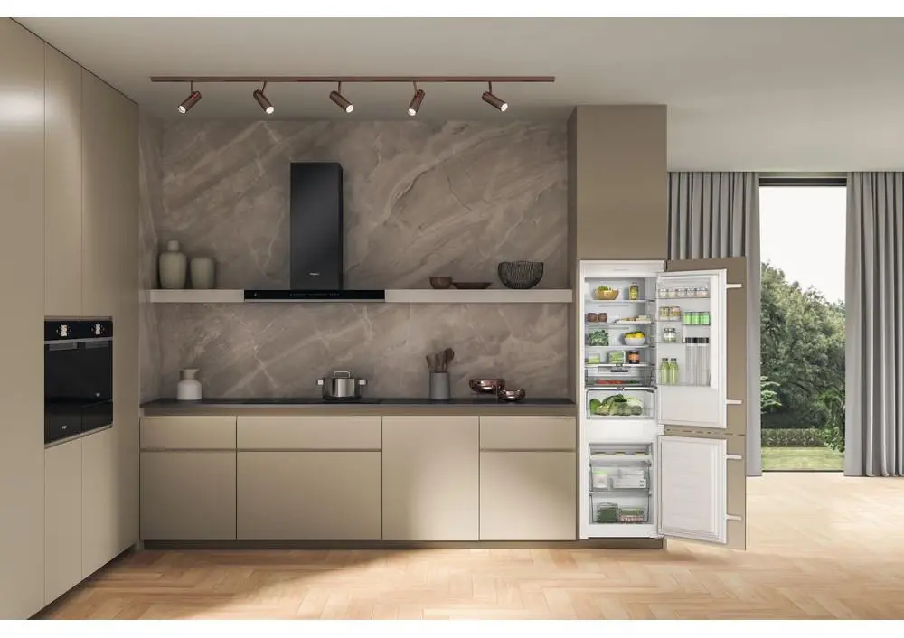 Lodówka Whirlpool WHC18 T132 Pełny No Frost 177cm Komora świeżości