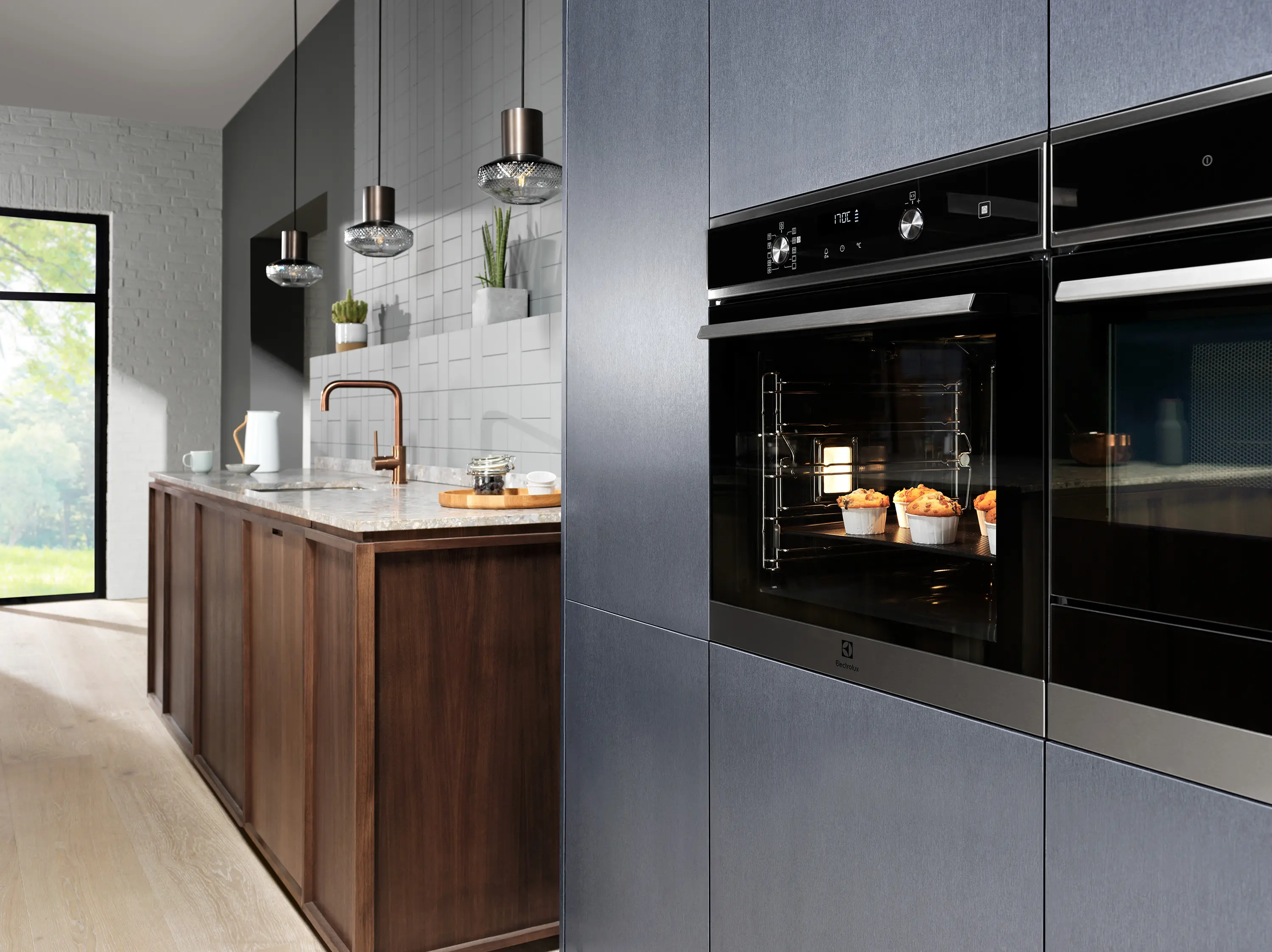 Piekarnik elektryczny parowy Electrolux 600 SteamBake EOD3F50TX Termoobieg Czarno-stalowy