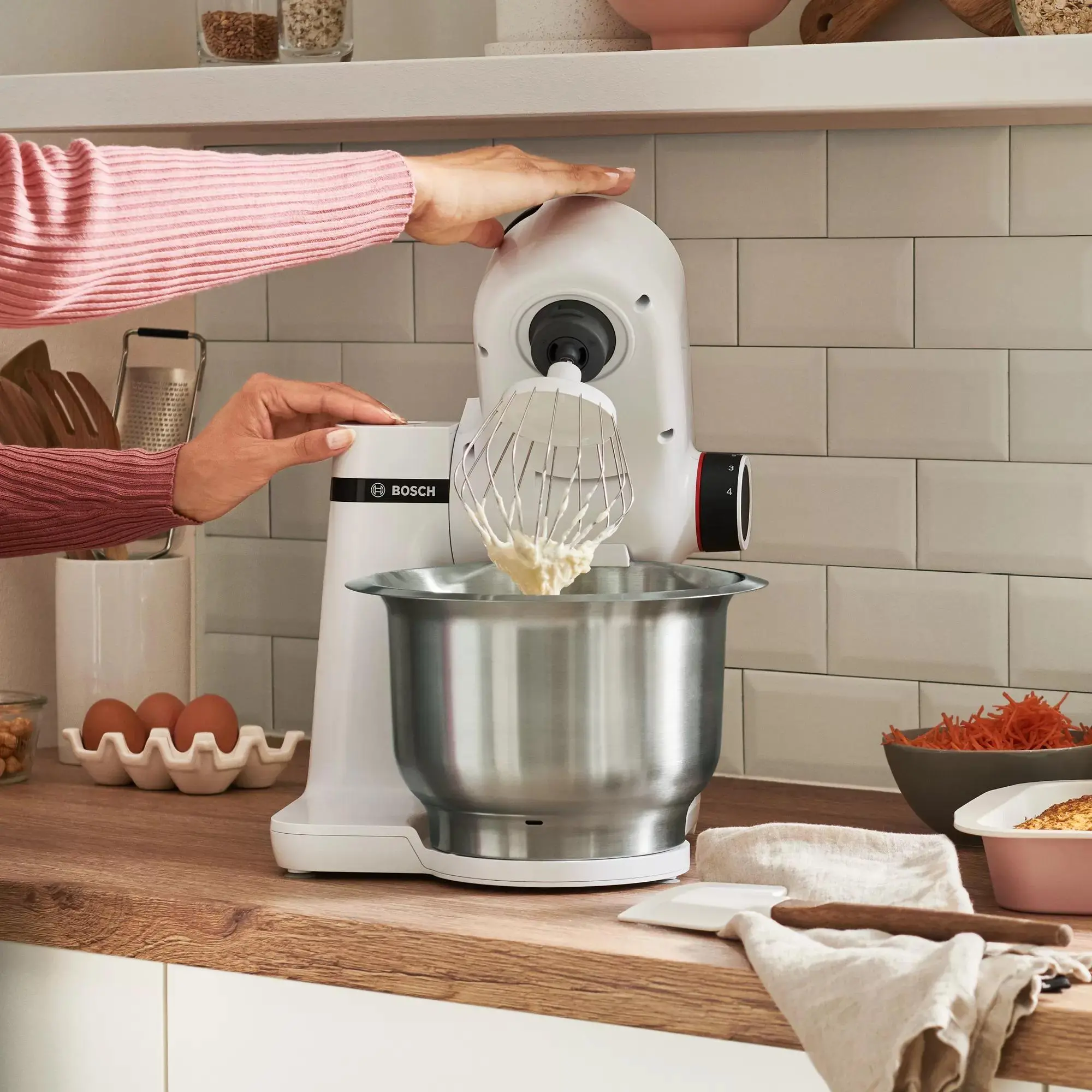 Robot kuchenny Bosch MUMS2EW40 Wydajność do 2,4kg lekkiego ciasta Kompaktowe wymiary