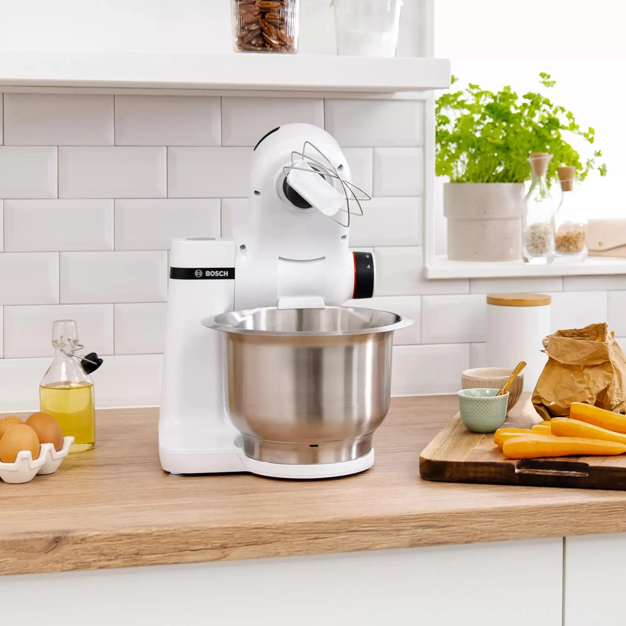 Robot kuchenny Bosch MUMS2EW40 Wydajność do 2,4kg lekkiego ciasta Kompaktowe wymiary