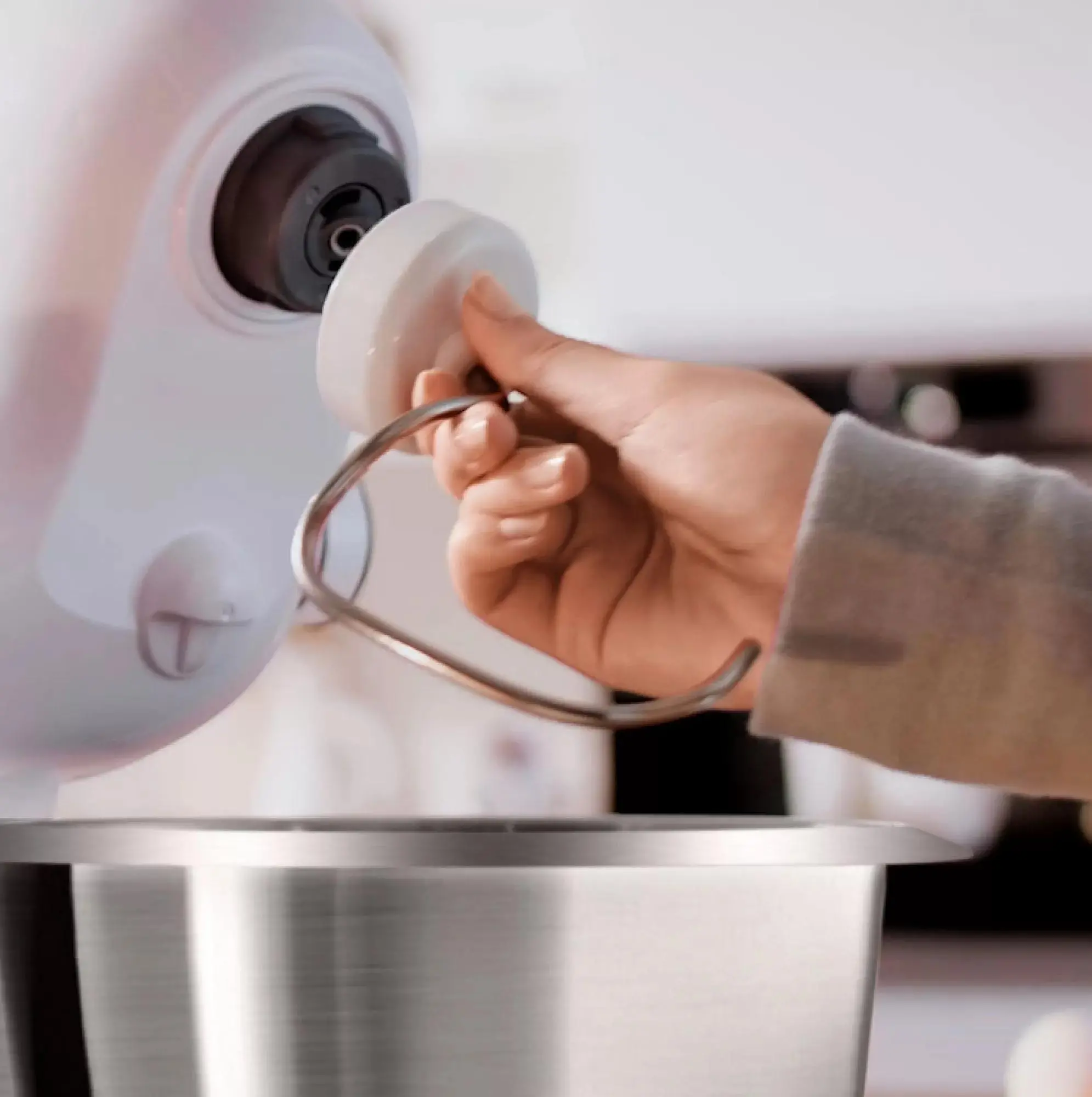 Robot kuchenny Bosch MUMS2EW40 Wydajność do 2,4kg lekkiego ciasta Kompaktowe wymiary