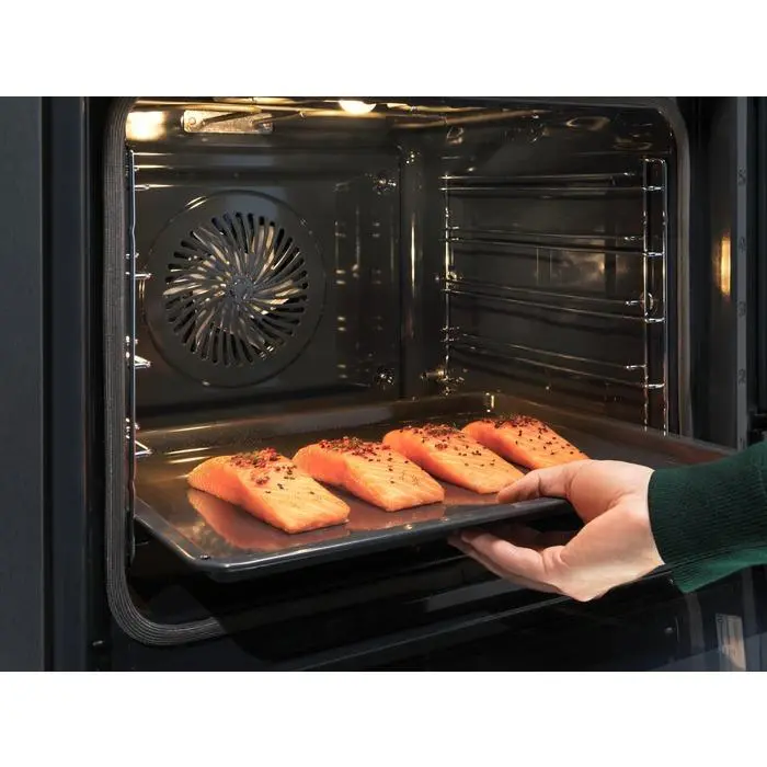 Piekarnik elektryczny parowy Electrolux 800 SteamBoost EOB8S39WX Termoobieg Termosonda Zdalne sterowanie Czarny