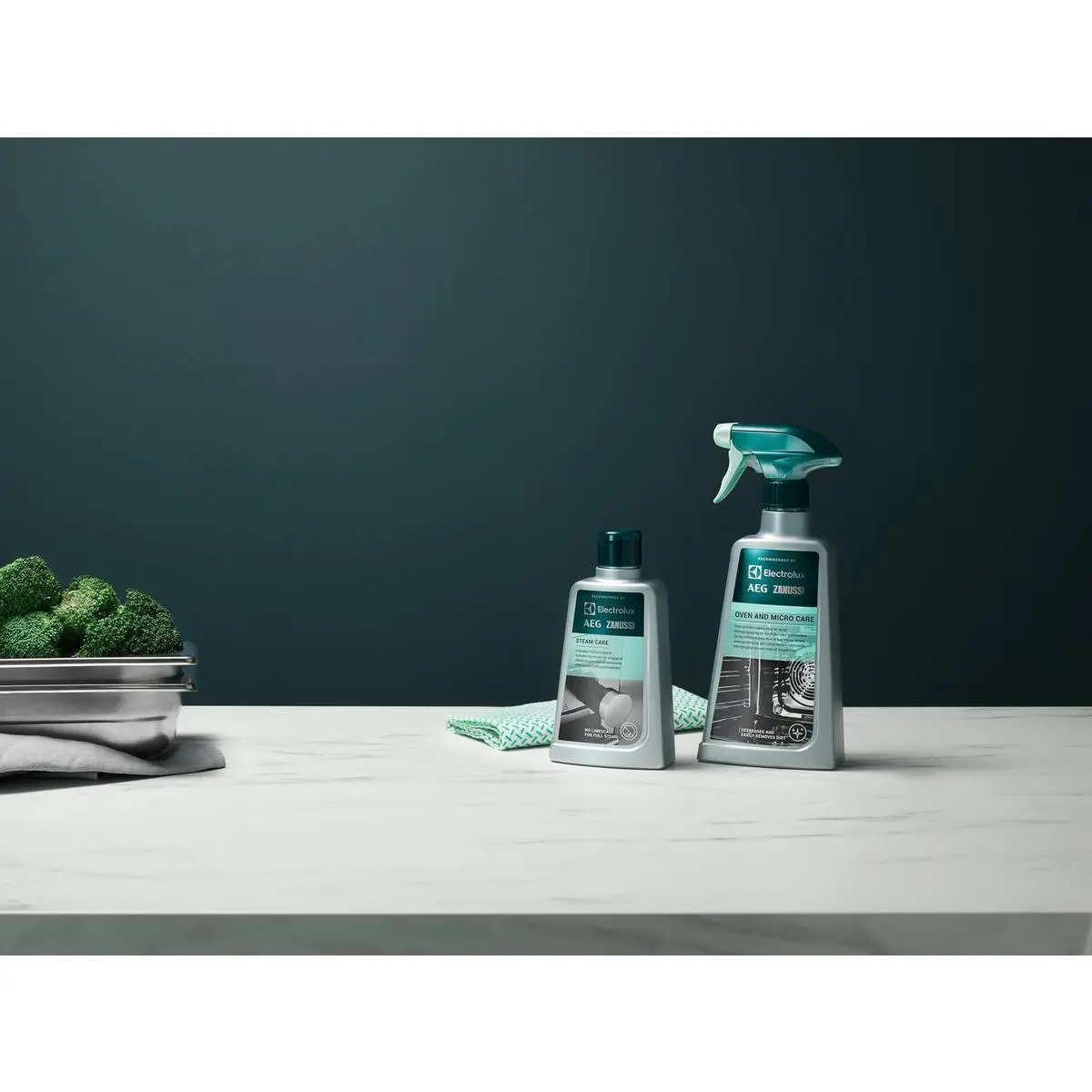 Spray Electrolux do czyszczenia piekarników i kuchenek mikrofalowych M3OCS300