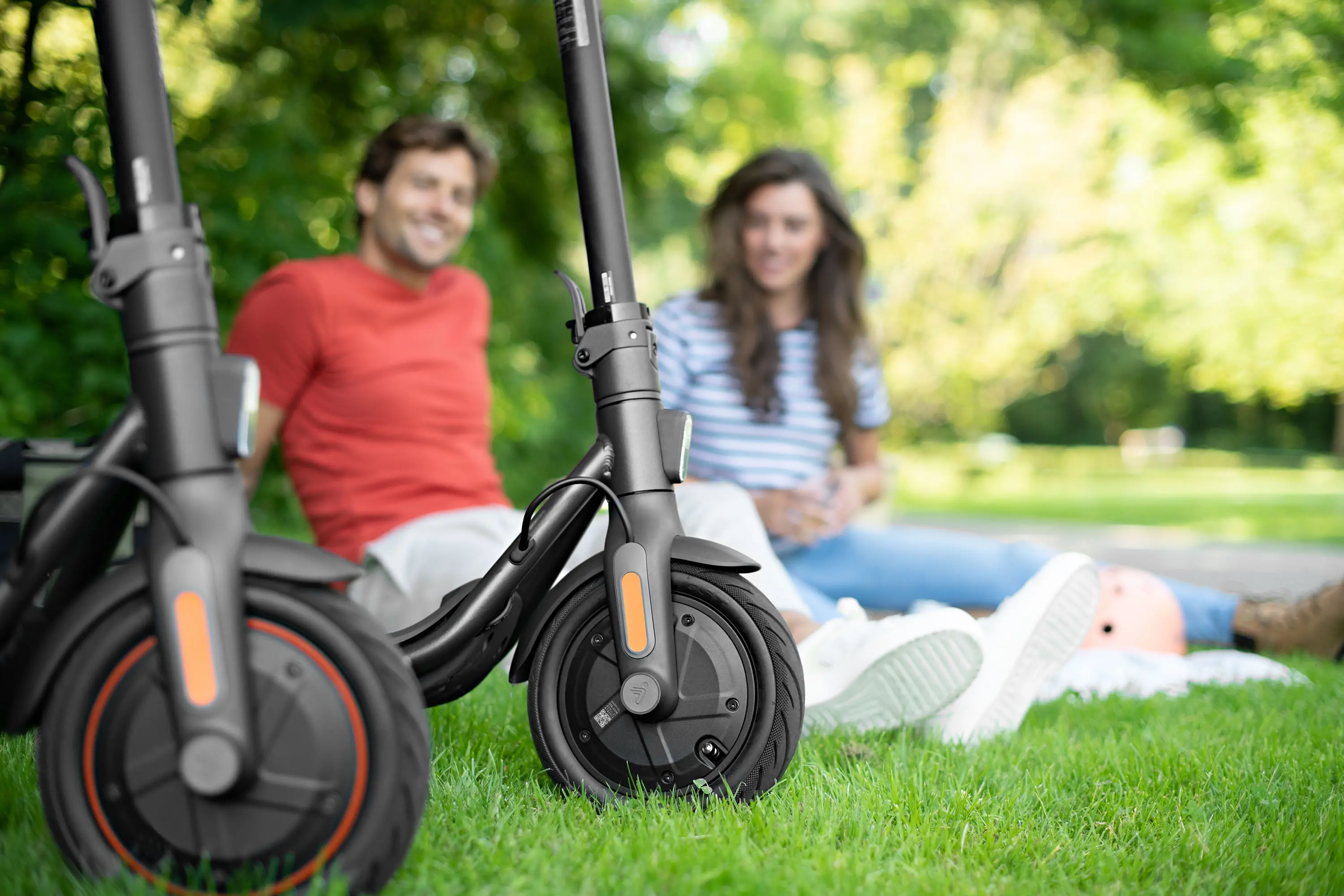 Hulajnoga elektryczna Segway F20D 250W 20km 10" Czarny
