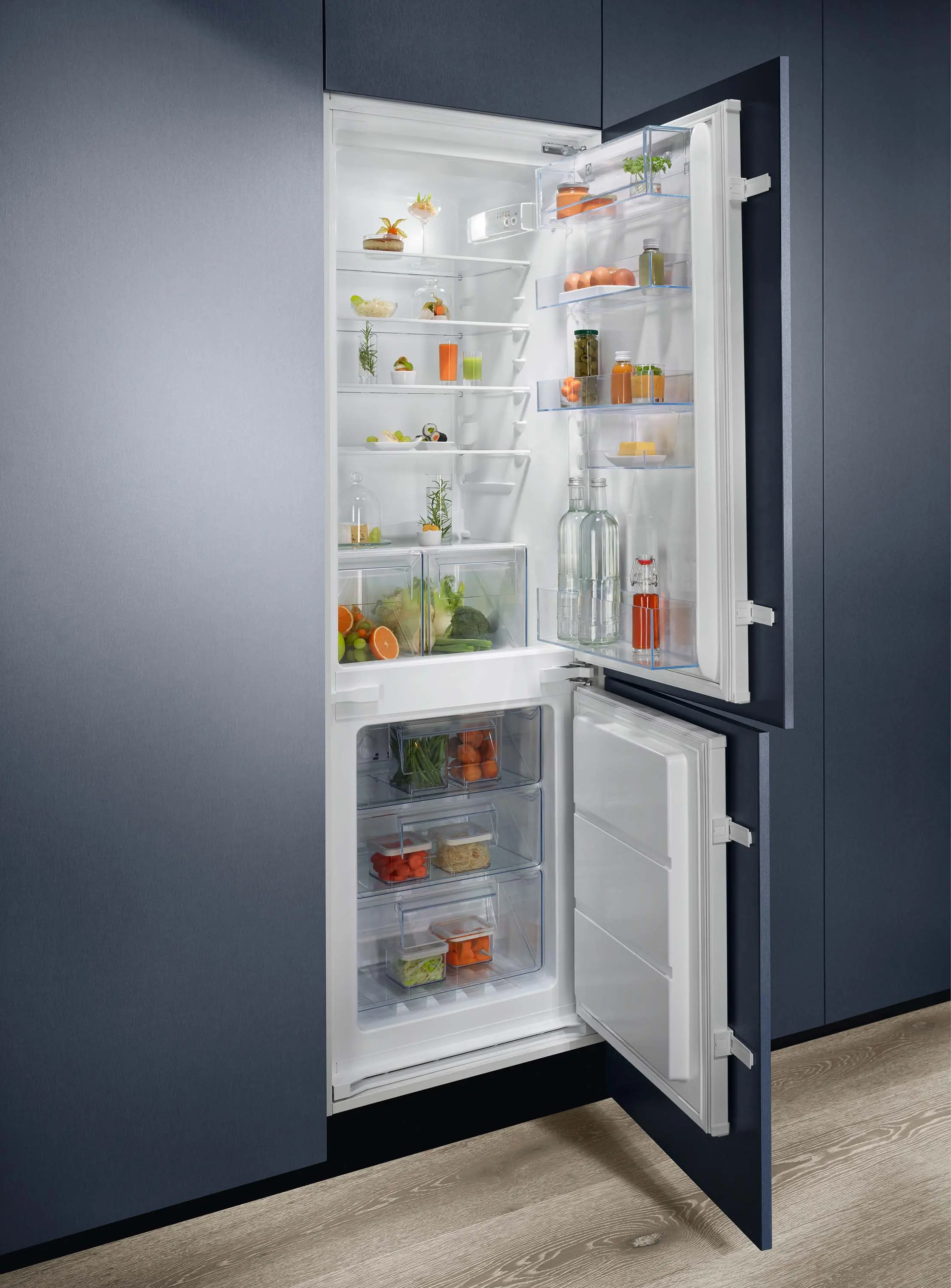 Lodówka Electrolux 600 ENT6NE18S Zamrażarka No Frost 177,2cm Szuflada z kontrolą wilgotności