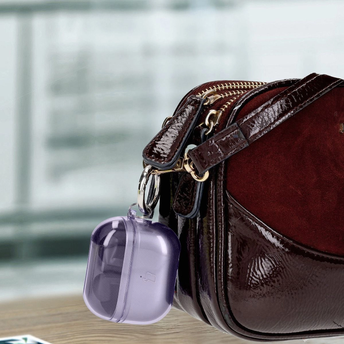 Etui na słuchawki Bizon Elastyczne z karabińczykiem do Samsung Galaxy Buds 3/3 Pro Przezroczysto-fioletowy