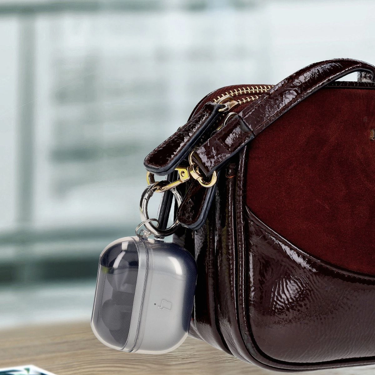 Etui na słuchawki Bizon Elastyczne z karabińczykiem do Samsung Galaxy Buds 3/3 Pro Przezroczysto-czarny