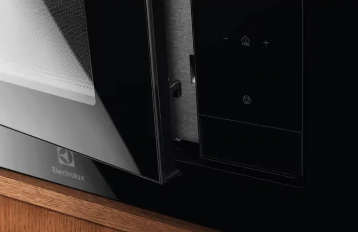 фото Микроволновая печь Electrolux EMS4253TBK 3