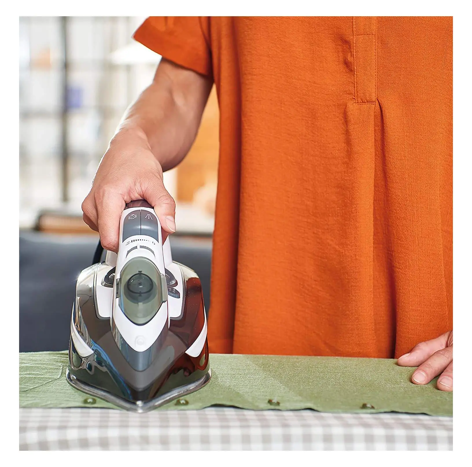Żelazko Black&Decker BXIR2802E Anodilium 180g/min