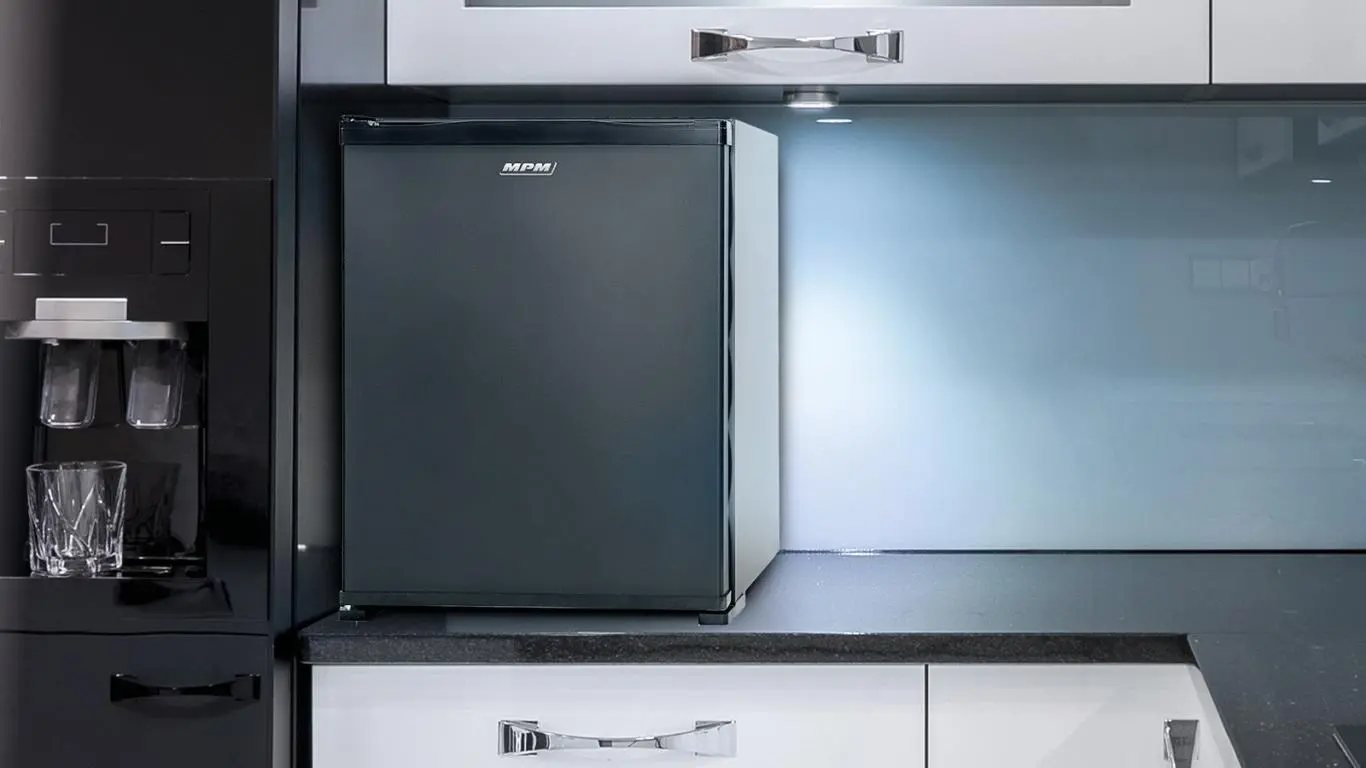 Lodówka MPM 30-MBS-06 53cm Czarny
