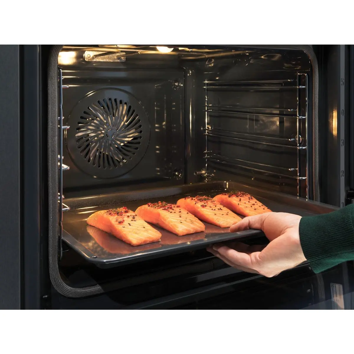 Piekarnik elektryczny parowy Electrolux 800 SteamBoost COB8S39Z Termoobieg Termosonda Czarny