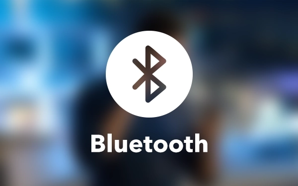 Значок Bluetooth на розмитому синьому фоні - символ підключення бездротового пристрою