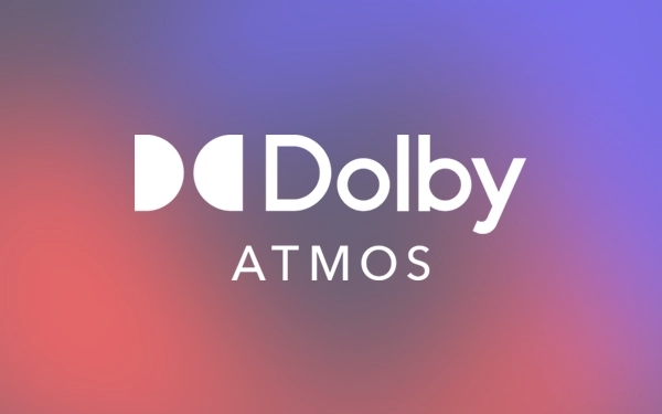 Логотип Dolby Atmos на фоне фиолетово-красного градиента.
