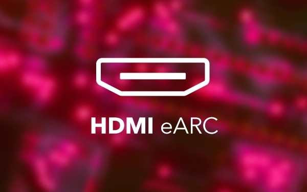 Надпись HDMI (High-Definition Multimedia Interface) eARC (Enhanced Audio Return Channel) на фоне розовых и красных оттенков.