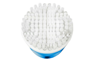 Ухаживайте за своей кожей с помощью отшелушивающей щетки.