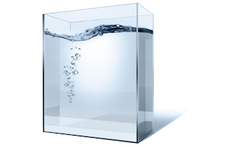 Łatwo sprawdzaj ilość wody dzięki przezroczystemu zbiornikowi